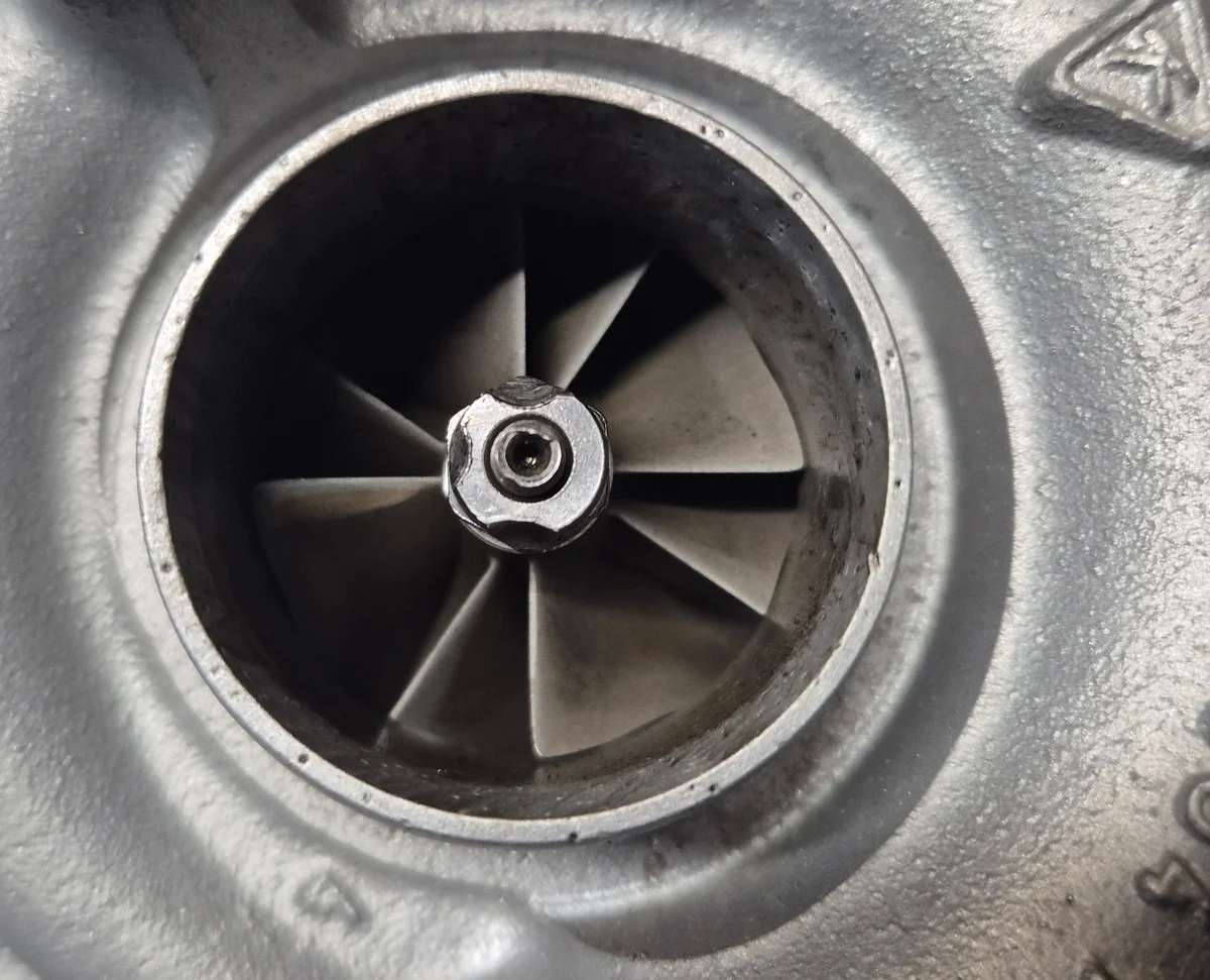 Turbolaturi Audi A4 B6 B7 1.8T 06B145703B
