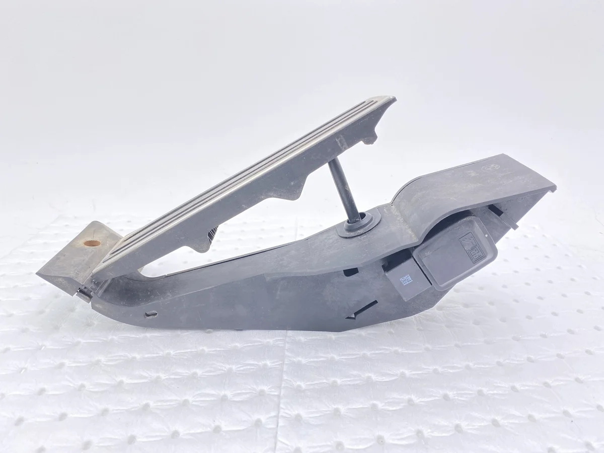 Pedal BMW X3 E83 35426791473 Automático Usado image 3