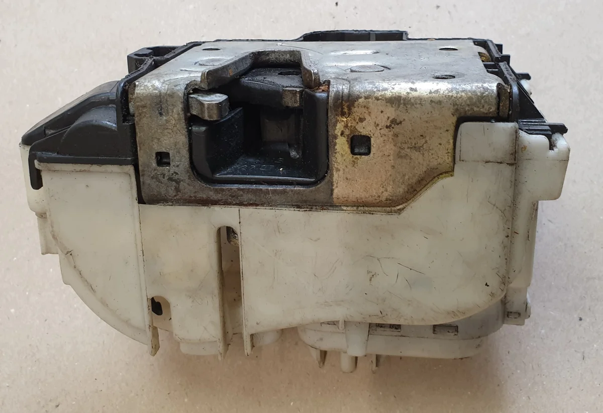 Cerradura Puerta Delantera Derecha VW Golf III 1H1862154