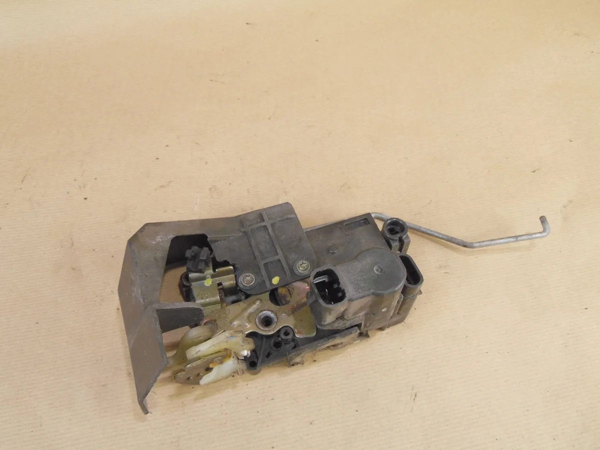 Cerradura puerta delantera derecha Alfa Romeo 156 AKG10304