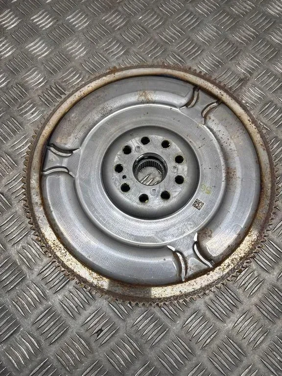BMW XM G09/G90/G99 S68 - Kaksikammioinen vauhtipyörä 5A29114
