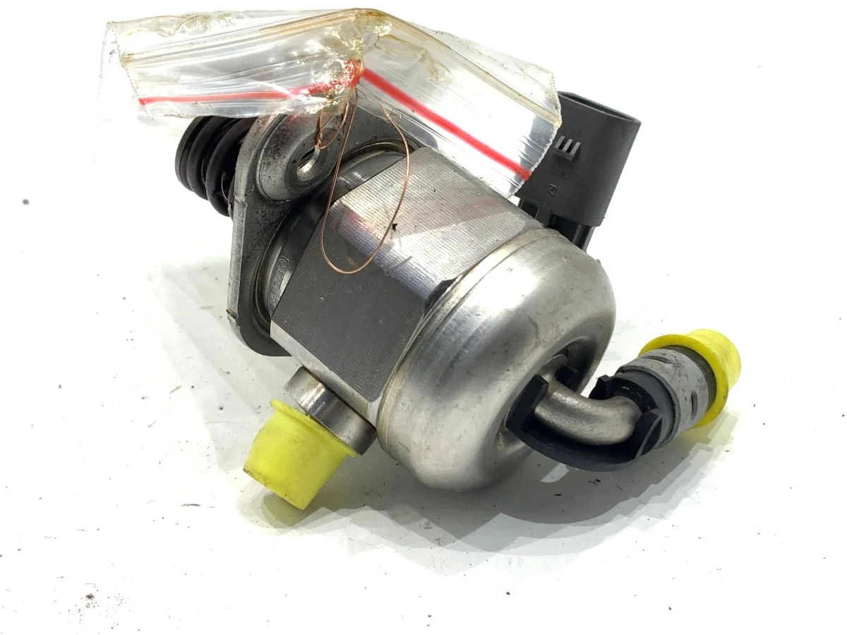 Bränslepump VW Tiguan 1.4 04E127025D