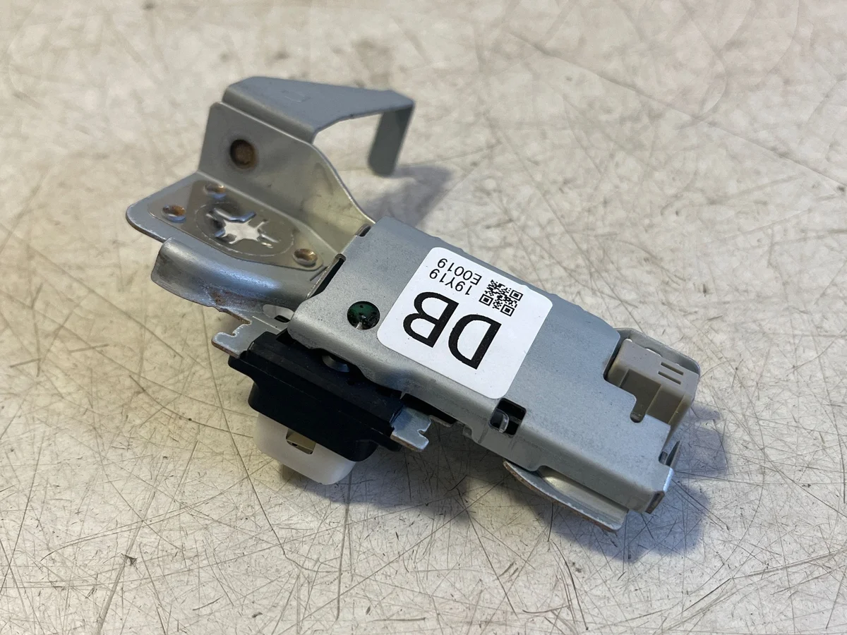 Lexus ES 300h (7th Gen) Module 19Y19E0019