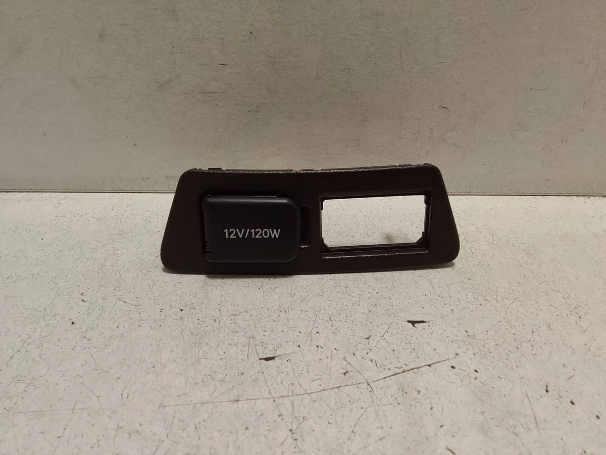 Lexus ES 300h 12V socket (voor) 5892433070