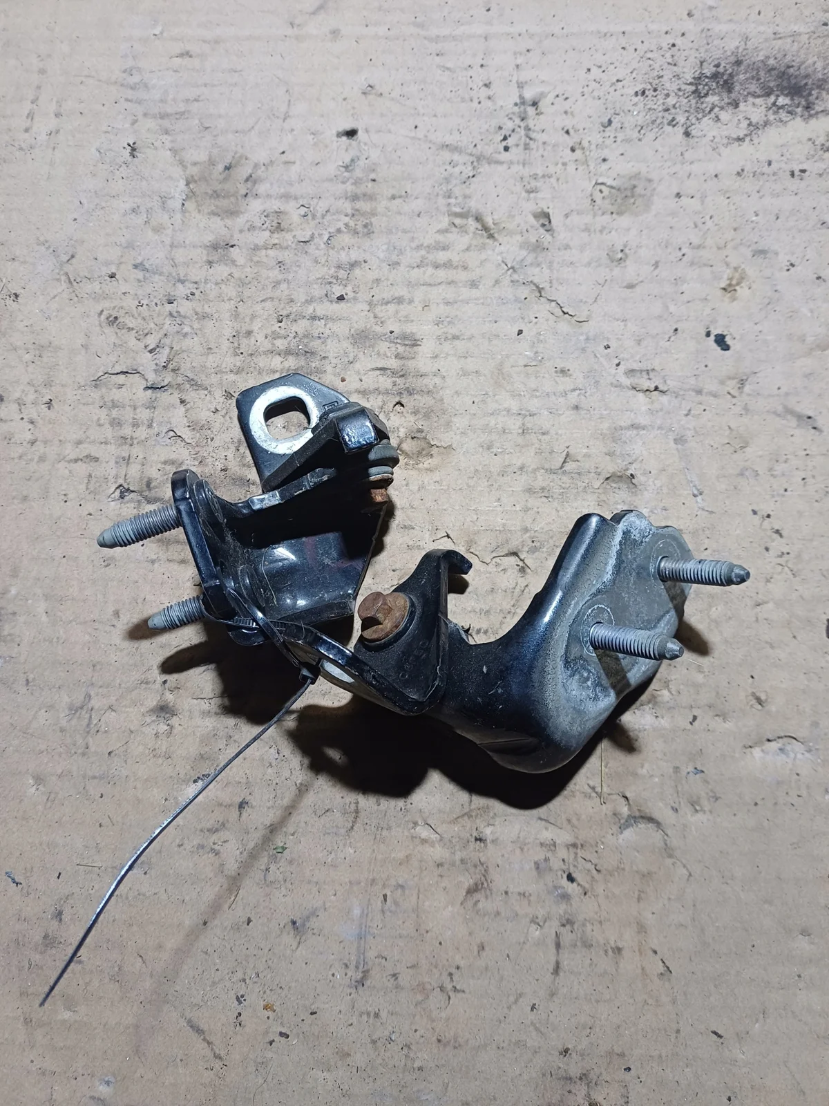 Ford Kuga Mk2 dörrgångjärn vänster bak CJ54S26811AB
