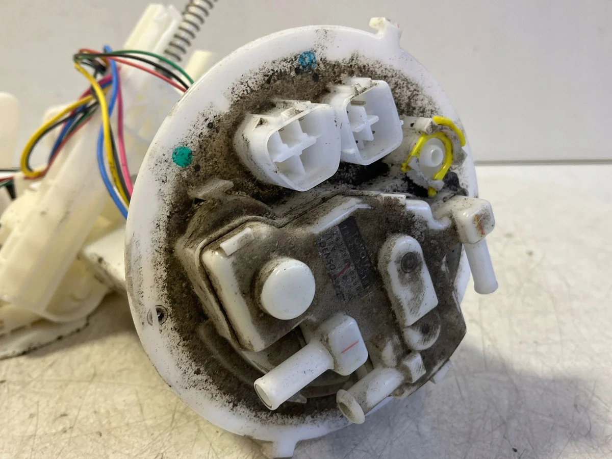 Pompe à carburant Lexus ES300h ES VI NX 77020-33510