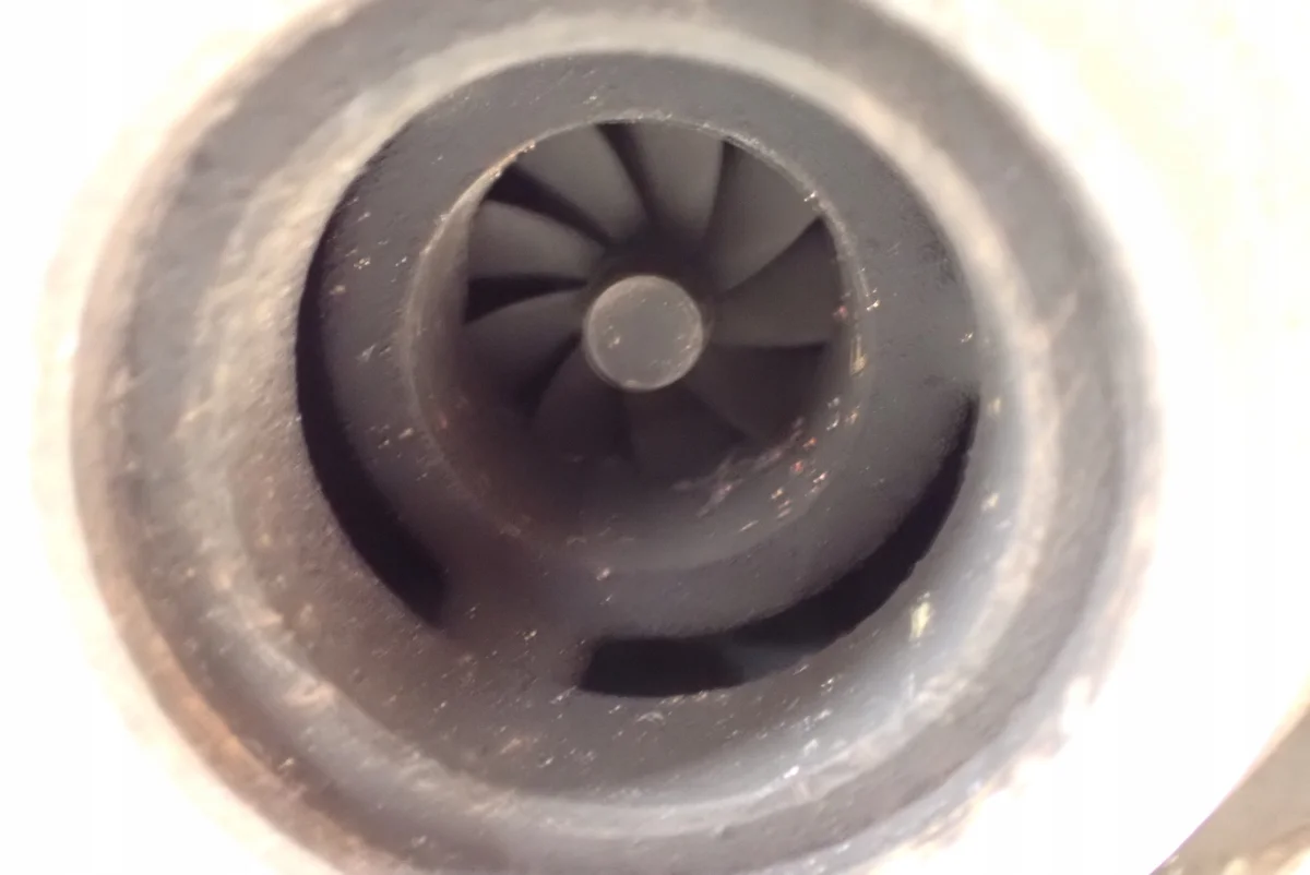 Turboahdin 03L971858A VW Skoda Audi Seat