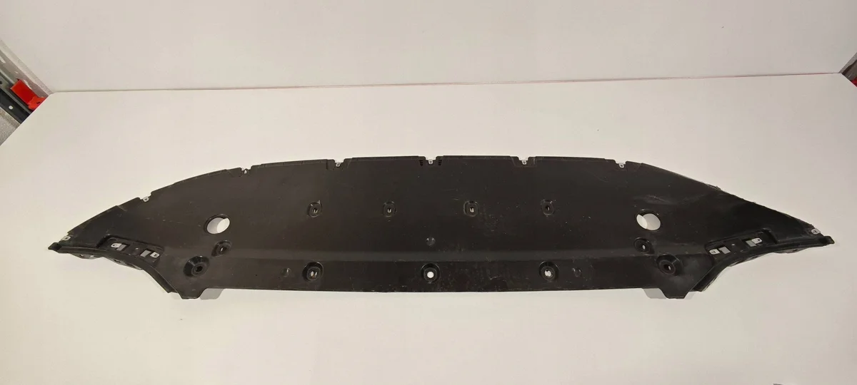 Suojus Ford Mach-E etupuskuriin LJ8B8B384AH