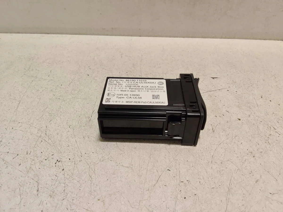 Lexus NX 86190-11010 Tomada USB thumbnail 4