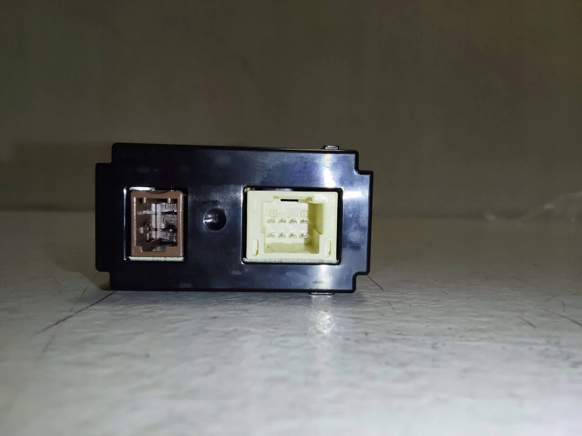 Lexus NX 86190-11010 Tomada USB thumbnail 5
