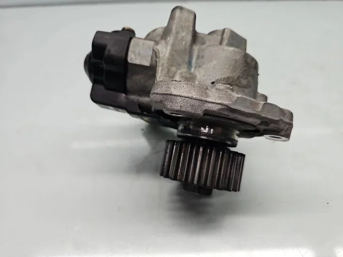 Skoda Injectiepomp 04B130755F image 4