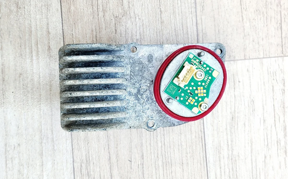 Módulo LED Mercedes GLA X247 222.090-01