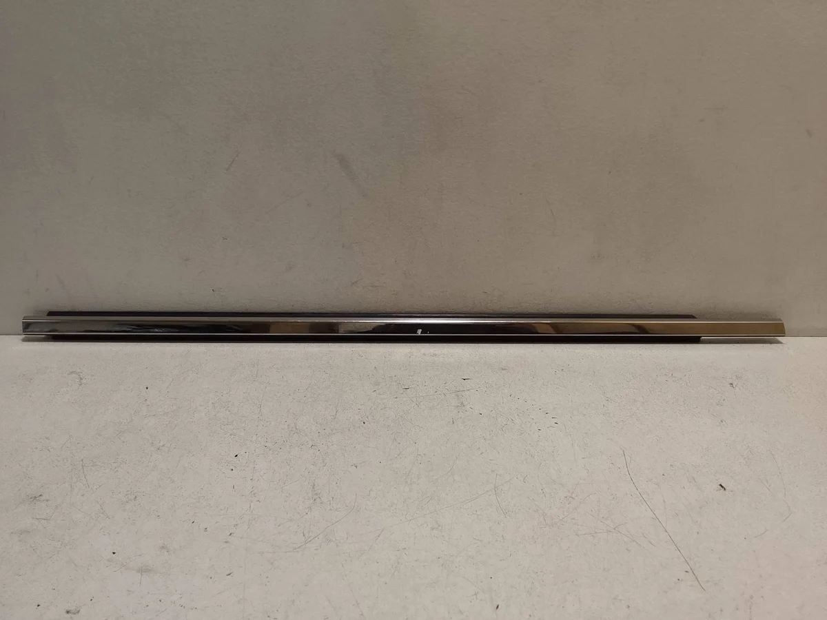 Rear Window Trim Strip Right Lexus ES 300h VAL333361