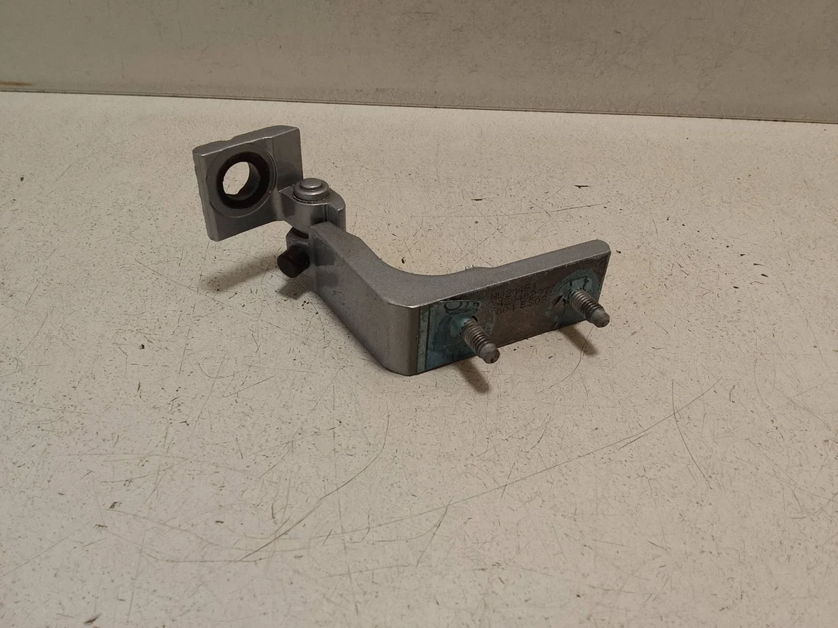 Mercedes-Benz E W214 Dobradiça Inferior Traseira Esquerda 2421402977