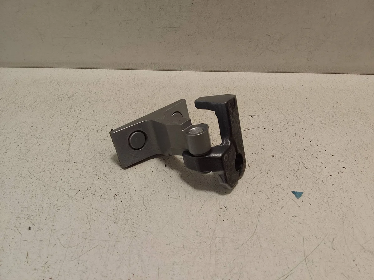 Mercedes-Benz E W214 Lower Front Right Hinge 2421900687