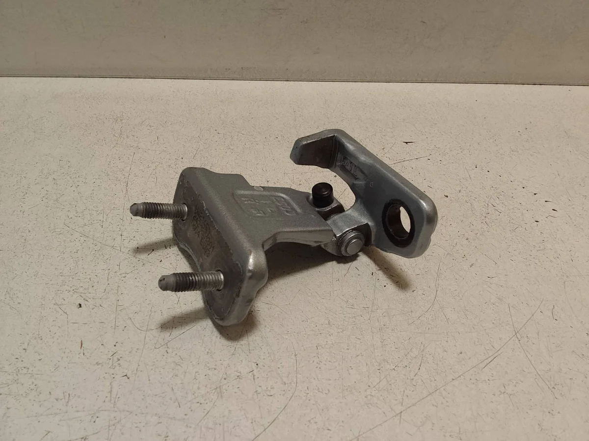 Mercedes-Benz E W214 Scharnier oben hinten links 2421801301