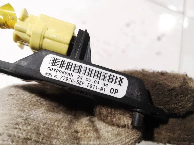 Airbag Sensor Honda Accord 77970SEDE811M1 thumbnail 3
