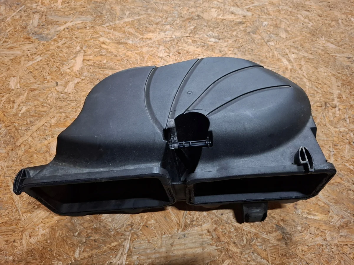 Luftintag Mercedes W204 A2048303303