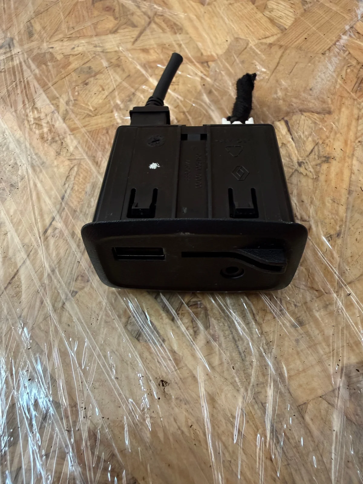Prise USB additionnelle Renault Captur I 280236951R
