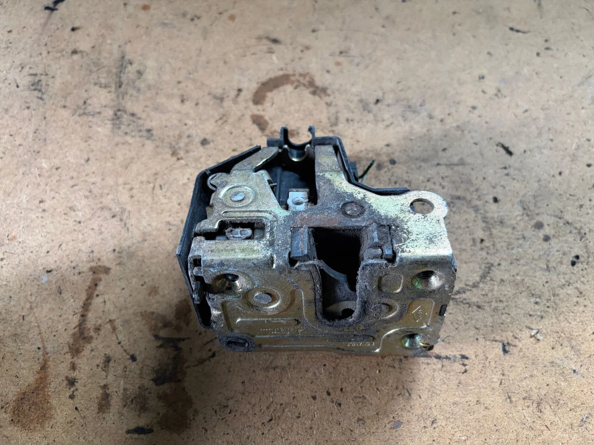 Dörrlås bak vänster Renault Scenic I RX VHB7707