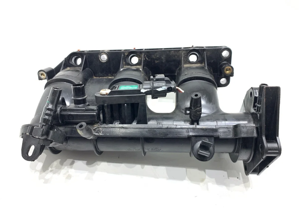 Insugningsrör Renault Clio IV 140034598R