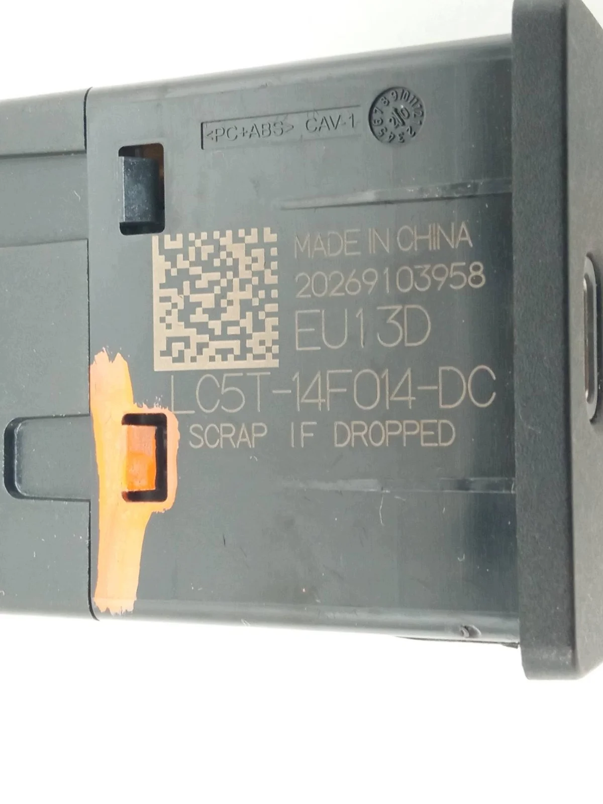 Lincoln Navigator USB Socket LC5T-14F014-DC image 3