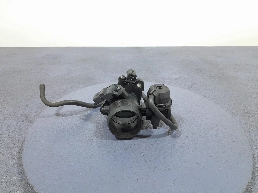 Gasklephuis Volvo S40 II V50 2.0 D 9647474880