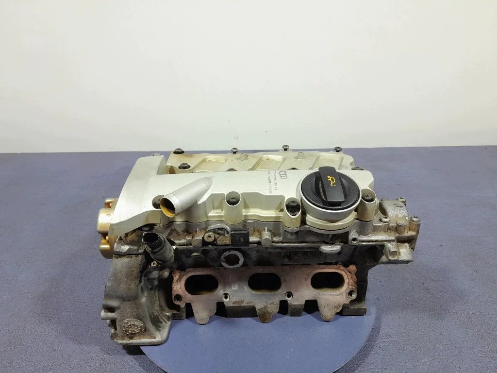 Moottorin sylinterikansi Audi A6 C6 06E103373D image 4