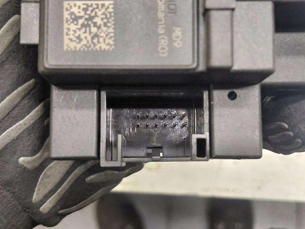 Audi A4 Ignition Switch Insert 8K0909131D image 3