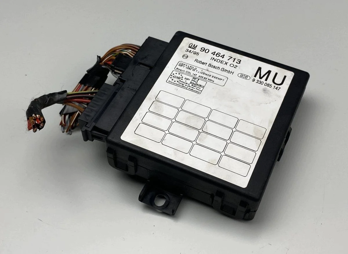 Module central serrure Opel Omega B 90464713