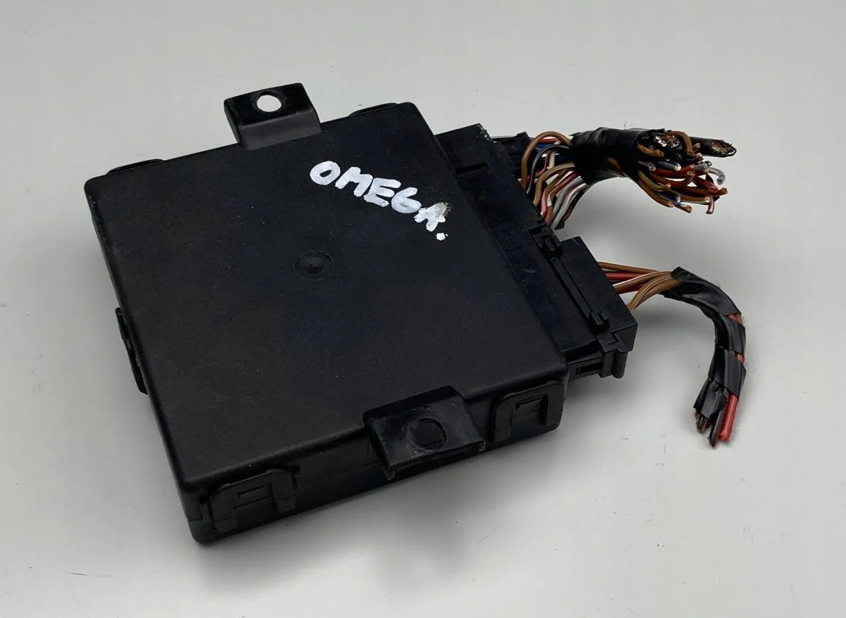 Módulo Central de Fecho Opel Omega B 90464713