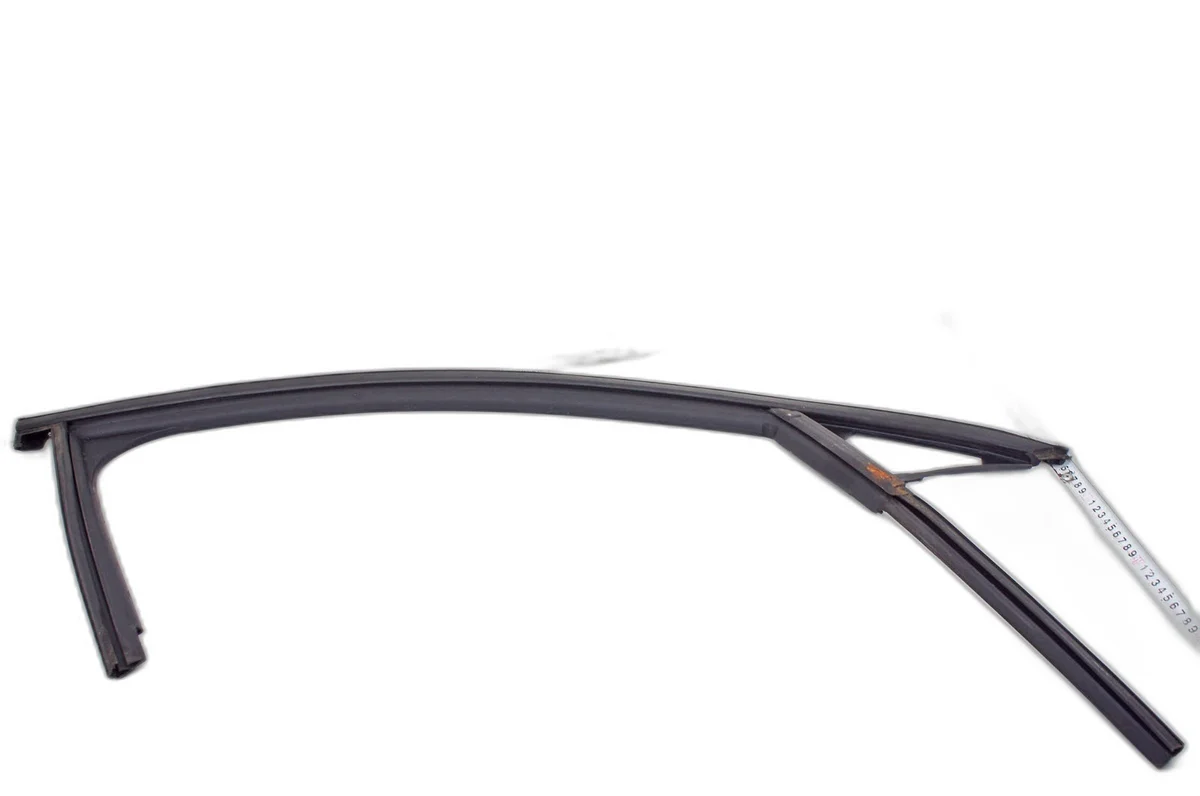 Tiiviste Ford Focus Mk4 Oven oikea etu WE081