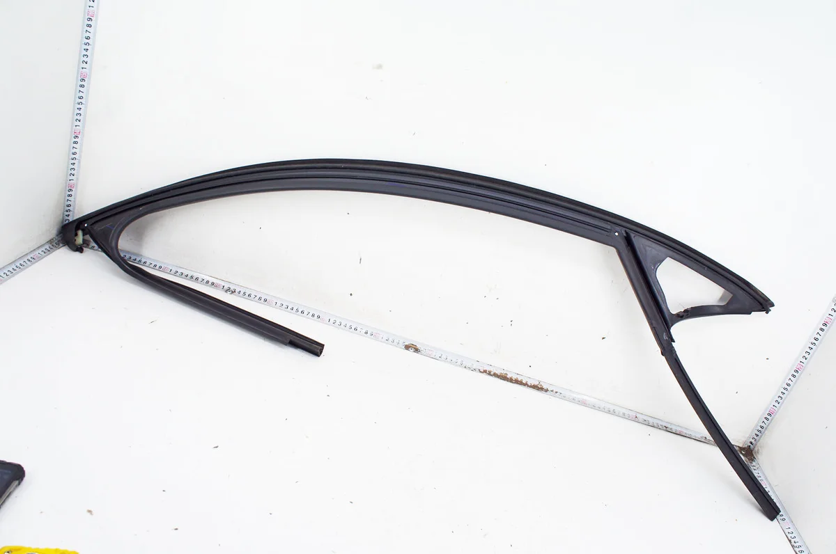 Tiiviste Ford Focus Mk4 Etuovi Vasen WE082 image 3