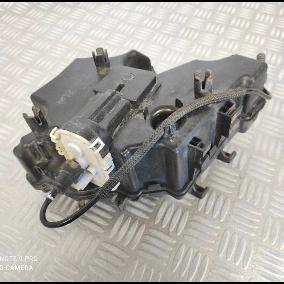AdBlue-säiliö Peugeot Expert 9806830680