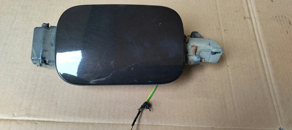 Citroen C5 polttoainetankin luukku