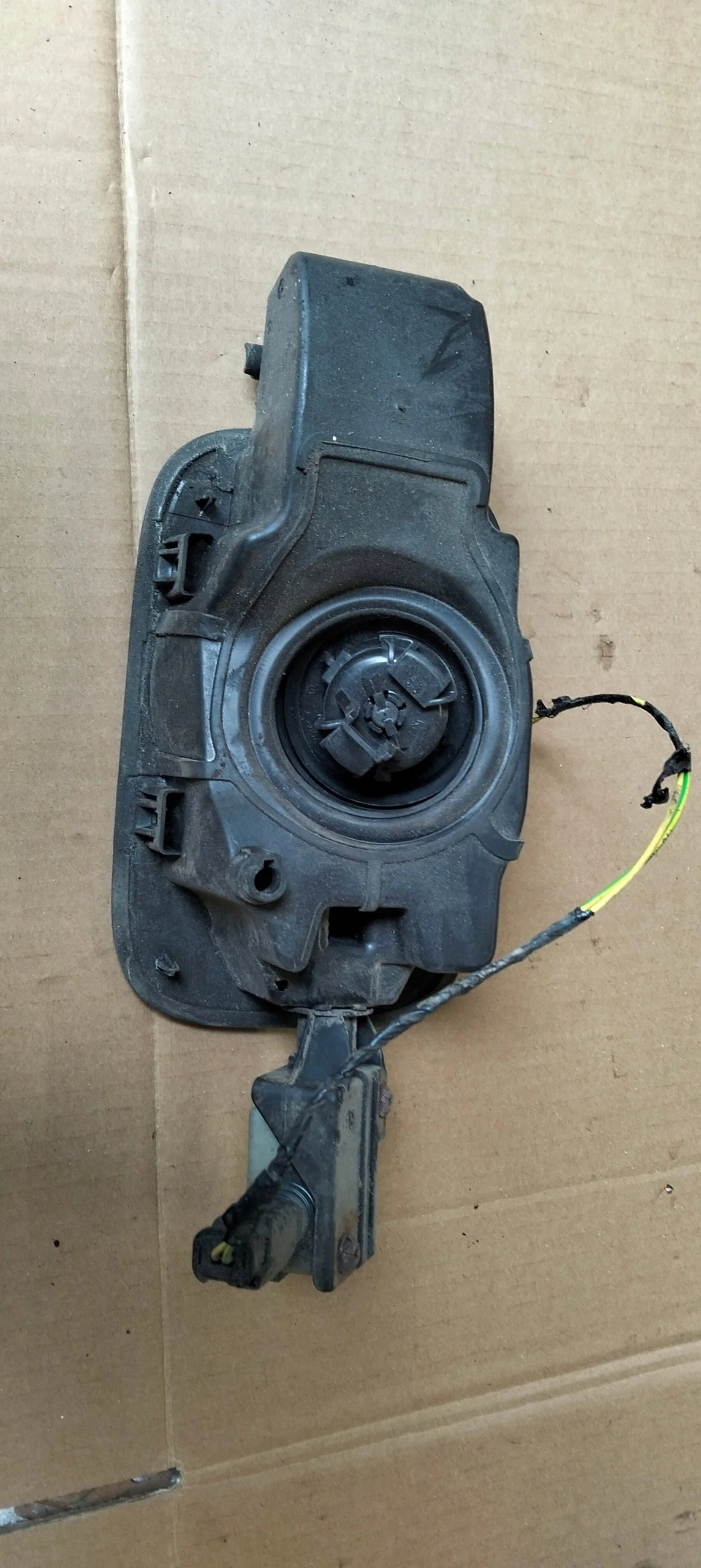 Citroen C5 polttoainetankin luukku