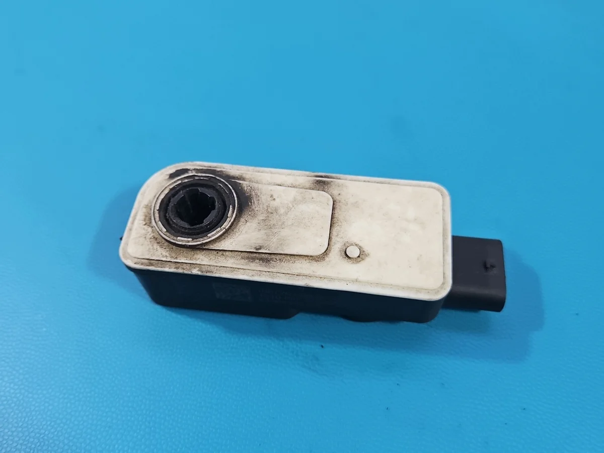Tesla Model Y Air Vent Motor 1097767-00-B