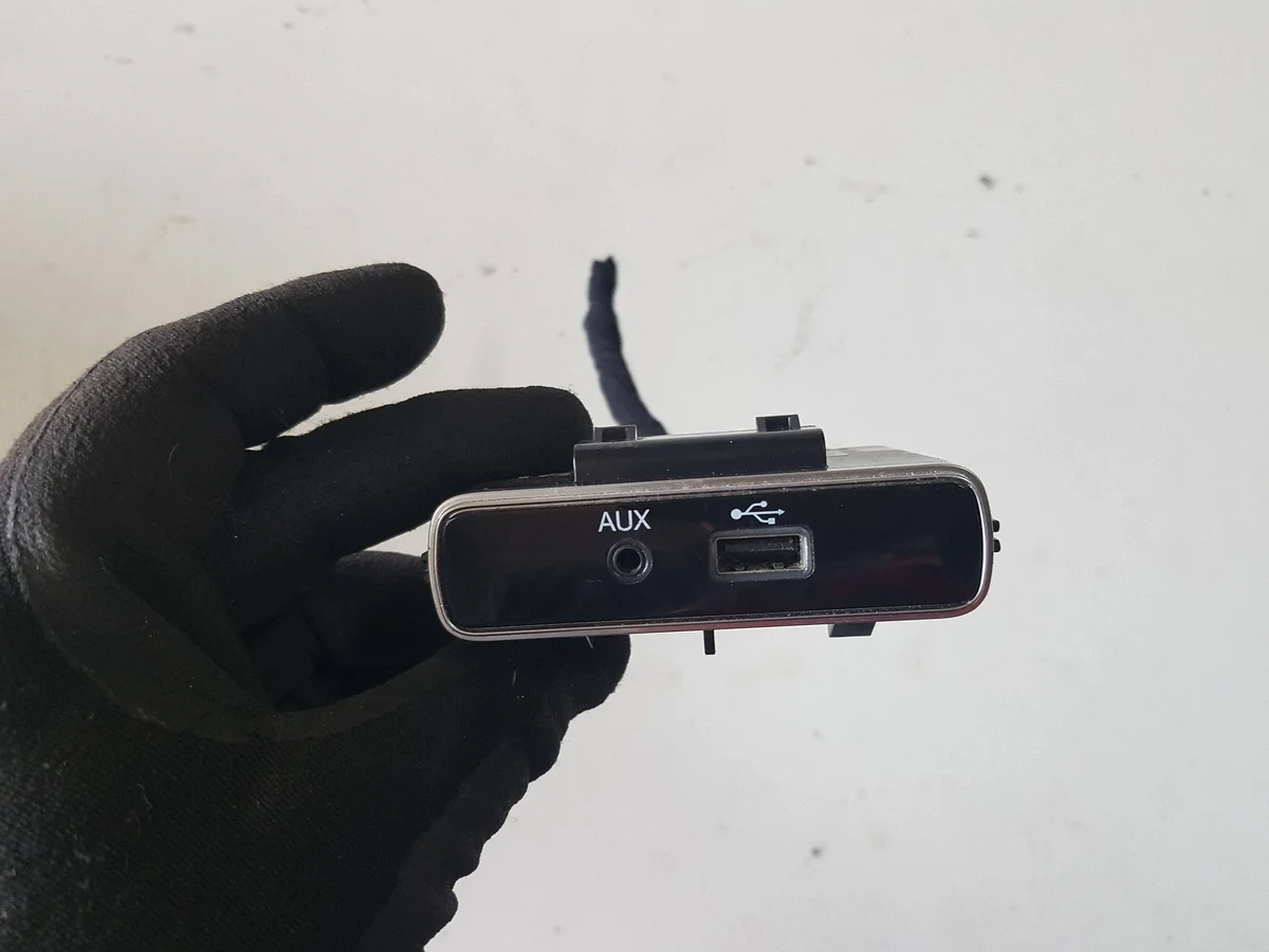 USB AUX Socket Fiat 500X I735626663I