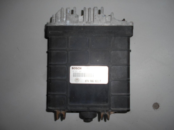 VW T4 2.5 TDI moottorinohjain 074906021F