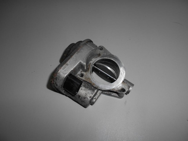 Audi A8 D3 057128063 - Läppäventtiili