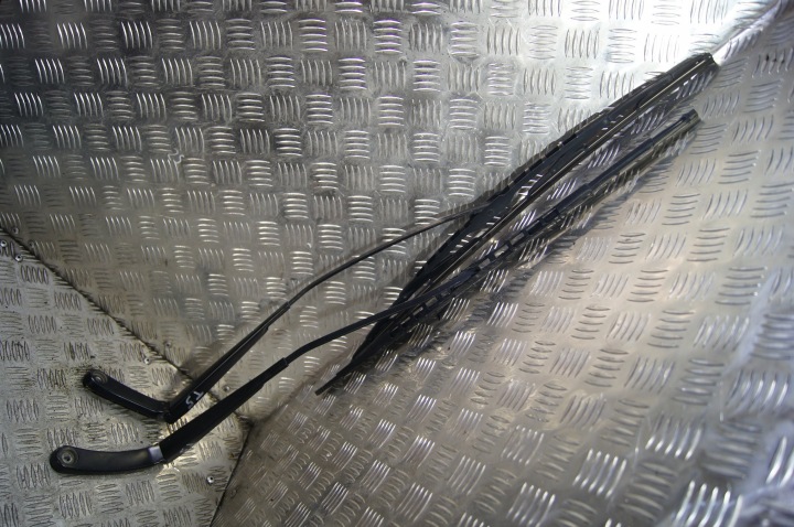 VW OE 7H1955409C 7H1955410C Wischerarme