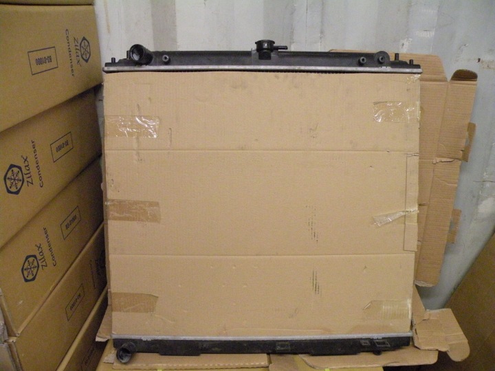 Radiatore Nissan Navara Pathfinder 2.5 DCi 2005- 21460EB30A 21460EB31A