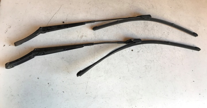 Volkswagen OE 5N1955410 5N1955409 Wischerarme