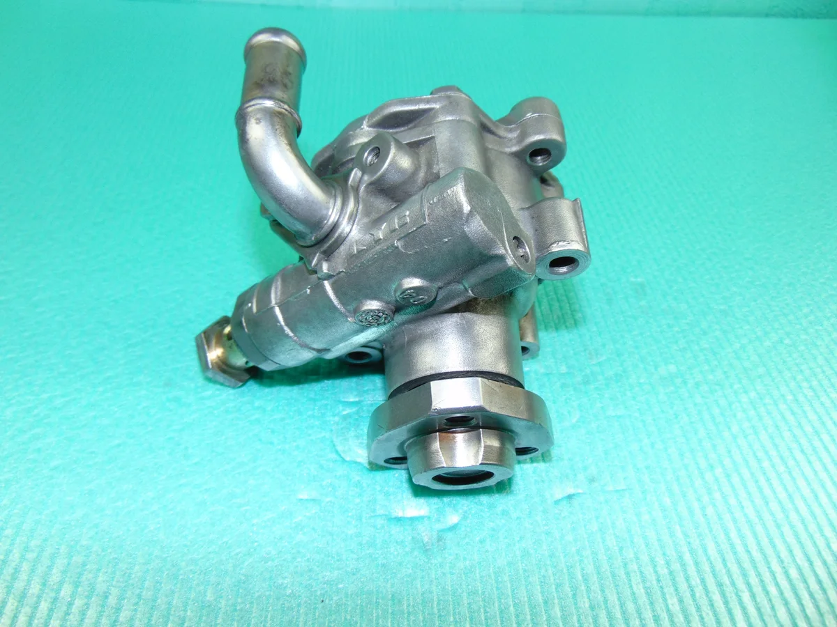 Bomba de dirección Audi 7M0145157AA usada image 3