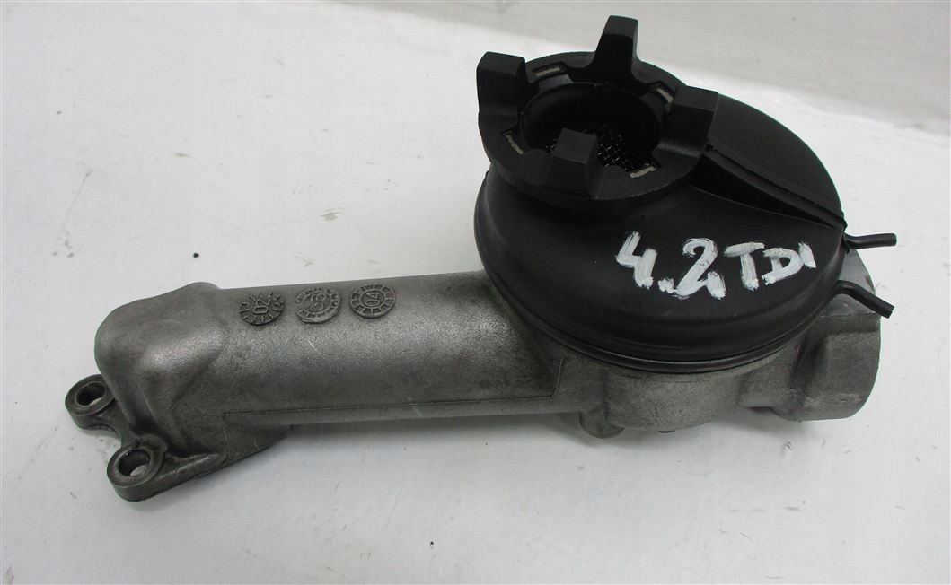 Oljepumpens rök Audi A8 D3 4.2 TDI BVN 057115253C image 2