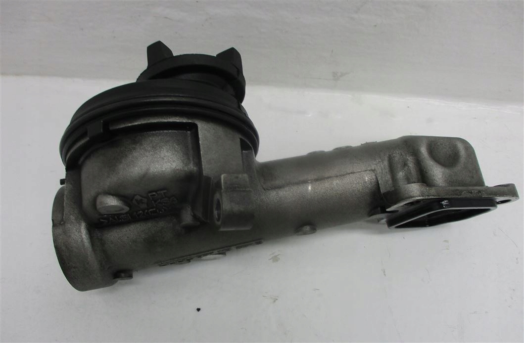Oljepumpens rök Audi A8 D3 4.2 TDI BVN 057115253C image 5
