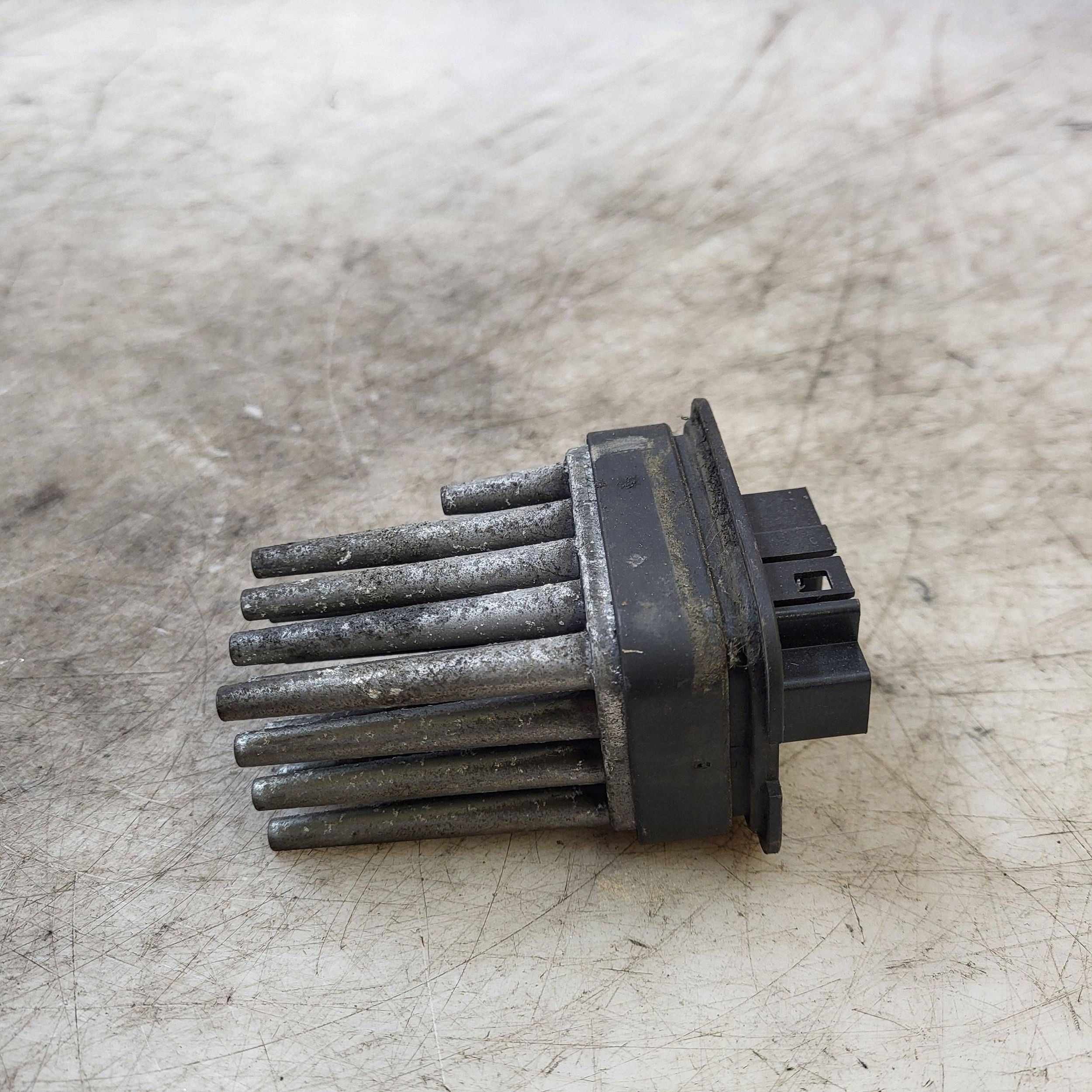 Ilmastointiresistori Opel Zafira B Astra H 90566802