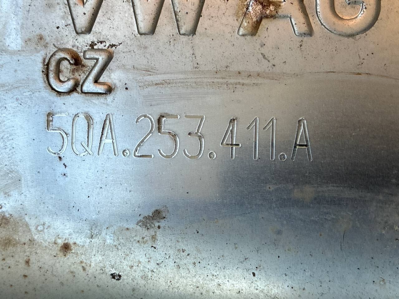 Gebruikte VW Touran 5TA TDI demper OEM 5QA253411A image 3