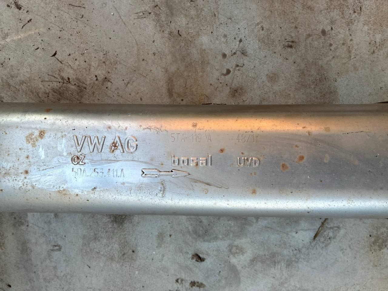 Gebruikte VW Touran 5TA TDI demper OEM 5QA253411A image 4
